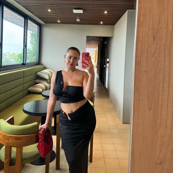 Black set - Picture 3 of 3